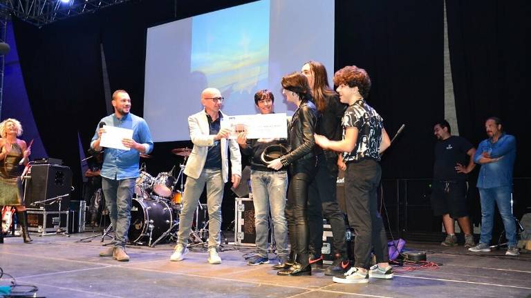 Forlì, i riccionesi Omega Moon trionfano a Gocce di musica Forlì, i riccionesi Omega Moon trionfano a Gocce di musica
