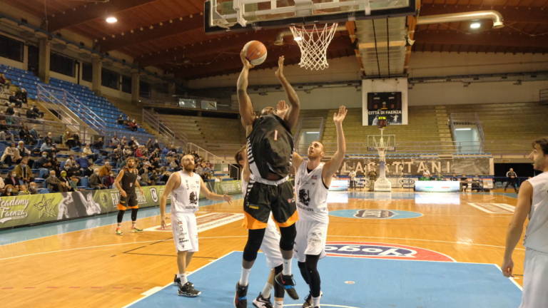 Basket B, Tigers-Raggisolaris: c'è una classica al Carisport Basket B, Tigers-Raggisolaris: c'è una classica al Carisport