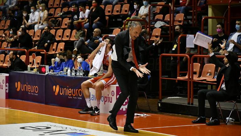Basket A2 play-off, l'Unieuro viene punita sulla sirena - VIDEO Basket A2 play-off, l'Unieuro viene punita sulla sirena - VIDEO