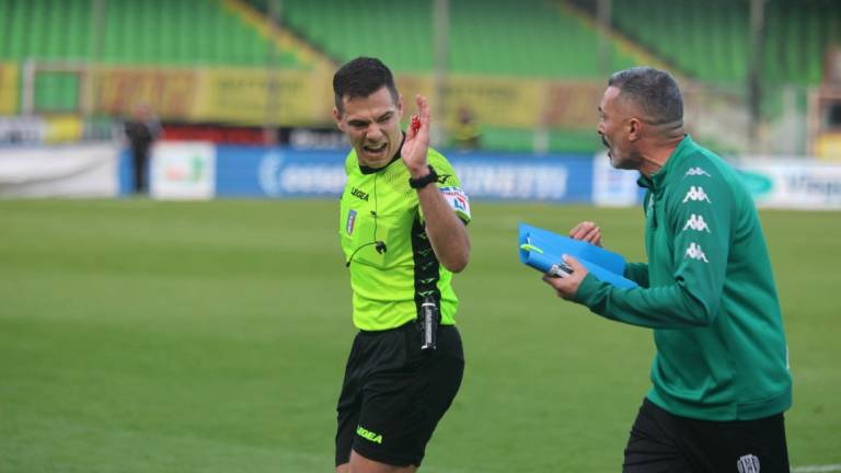 Calcio C, Cesena: squalificati i collaboratori di Toscano, ma l'arbitro inverte i nomi Calcio C, Cesena: squalificati i collaboratori di Toscano, ma l'arbitro inverte i nomi