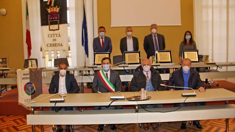 A Cesena un premio a medici e infermieri dal Panathlon A Cesena un premio a medici e infermieri dal Panathlon