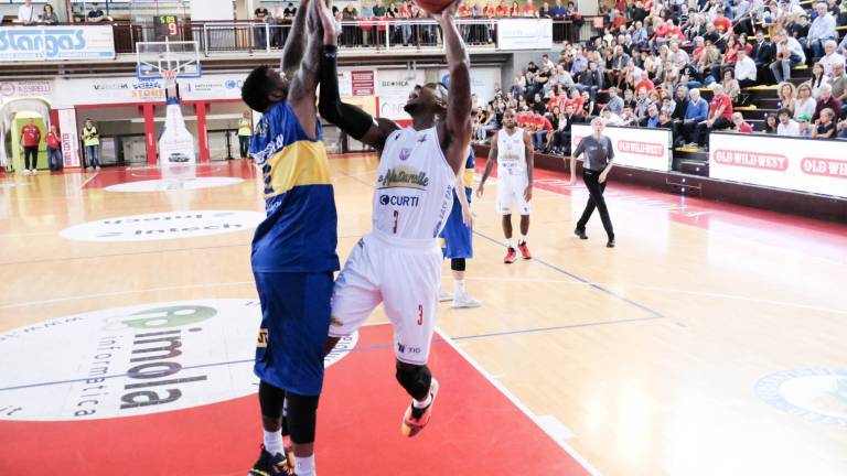 Basket A2, Naturelle sconfitta a San Severo (84-82) Basket A2, Naturelle sconfitta a San Severo (84-82)