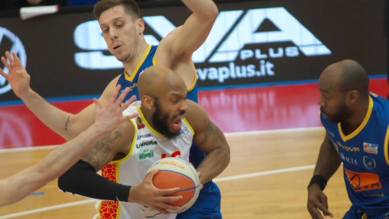 Basket A2, la Givova è troppo forte per l'OraSì (60-80) - Gallery Basket A2, la Givova è troppo forte per l'OraSì (60-80) - Gallery