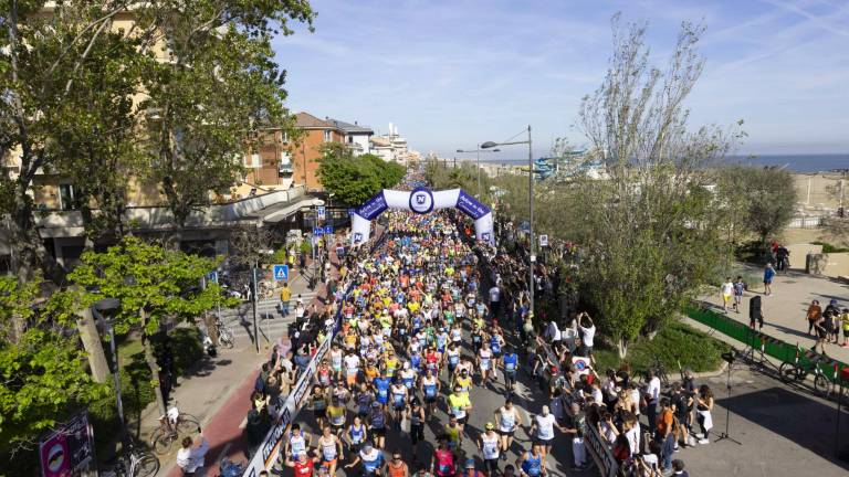 Rimini Marathon, una folla di corsa GALLERY Rimini Marathon, una folla di corsa GALLERY