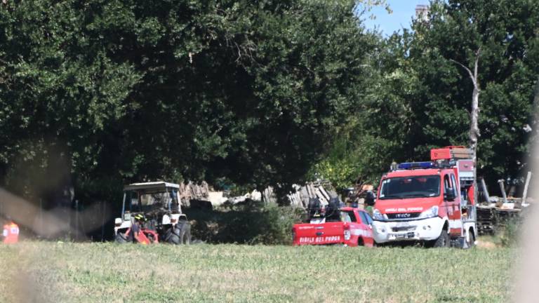Forlì. Resta incastrato sotto il trattore, portato al Bufalini in elicottero in gravi condizioni Forlì. Resta incastrato sotto il trattore, portato al Bufalini in elicottero in gravi condizioni