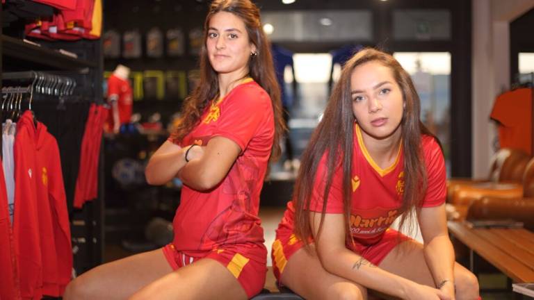 Calcio donne, anche il Ravenna Women rende omaggio a Dante Calcio donne, anche il Ravenna Women rende omaggio a Dante