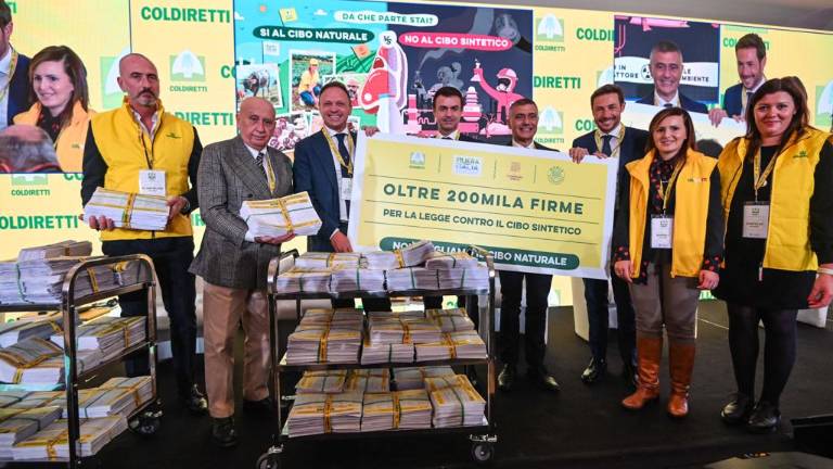 Coldiretti contro il cibo sintetico: 20mila firme in Emilia-Romagna Coldiretti contro il cibo sintetico: 20mila firme in Emilia-Romagna