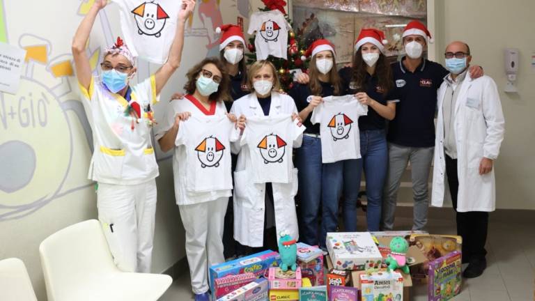 Imola, dal Volley Csi Clai una donazione per Pediatria - Gallery Imola, dal Volley Csi Clai una donazione per Pediatria - Gallery