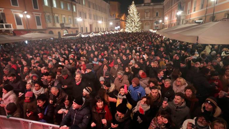 Capodanno 2025 a Ravenna: ordinanza antivetro in nome della sicurezza in piazza Capodanno 2025 a Ravenna: ordinanza antivetro in nome della sicurezza in piazza