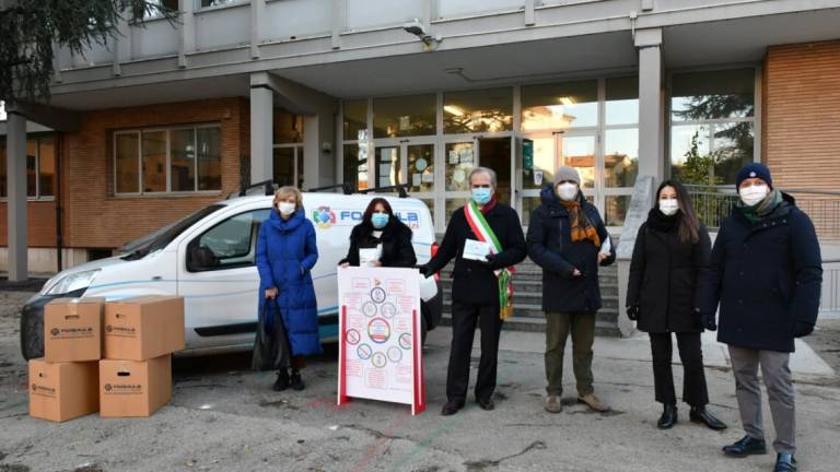 Forlì, Formula Servizi distribuisce kit nelle scuole Forlì, Formula Servizi distribuisce kit nelle scuole