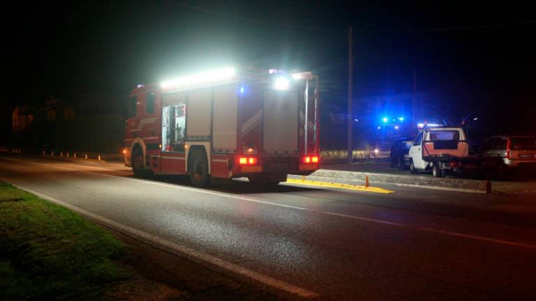 Incendio ad Alfonsine, brucia il tetto di una casa Incendio ad Alfonsine, brucia il tetto di una casa