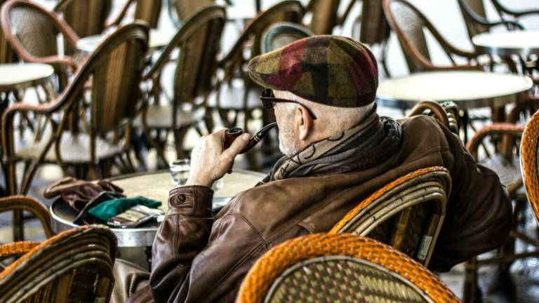 Pari: un paese difficile per tanti anziani Pari: un paese difficile per tanti anziani
