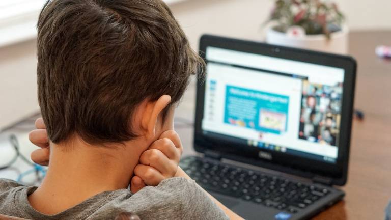 Covid, il sottosegretario alla Salute: Rivedere il limite dei contagiati a scuola per la Dad Covid, il sottosegretario alla Salute: Rivedere il limite dei contagiati a scuola per la Dad