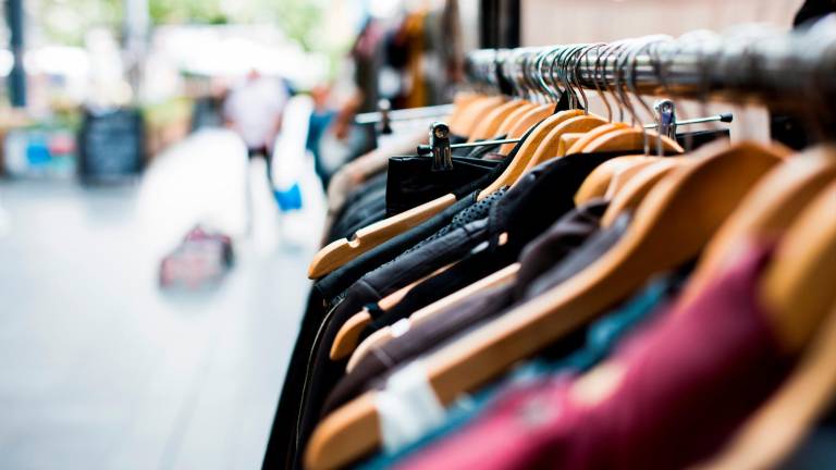 Forlì, il negozio di abbigliamento era un bazar del falso: sequestrati 258 articoli Forlì, il negozio di abbigliamento era un bazar del falso: sequestrati 258 articoli