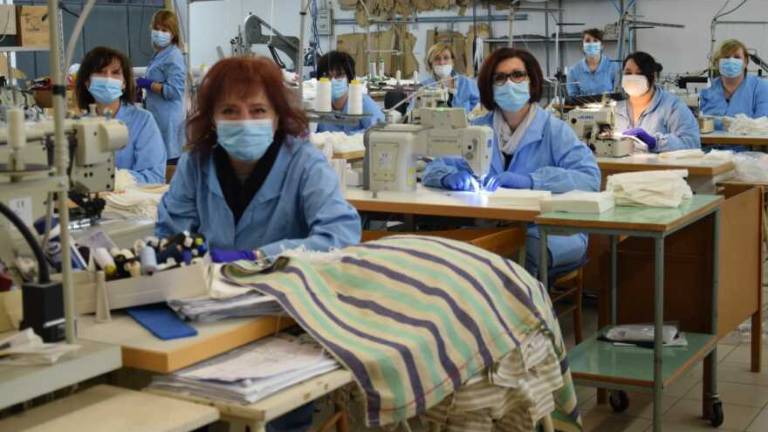 Dall'alta moda alla produzione di mascherine a Savignano Dall'alta moda alla produzione di mascherine a Savignano