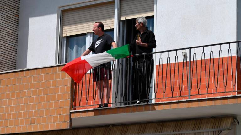 Giro d’Italia a Forlì, “Grazie a tutti per l’aiuto”, “Sommersi dal fango”: i tifosi non dimenticano l’alluvione VIDEO GALLERY Giro d’Italia a Forlì, “Grazie a tutti per l’aiuto”, “Sommersi dal fango”: i tifosi non dimenticano l’alluvione VIDEO GALLERY