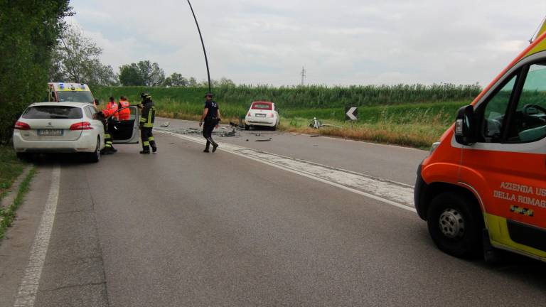 Ravenna, pauroso incidente: 2 feriti incastrati nelle auto - Gallery Ravenna, pauroso incidente: 2 feriti incastrati nelle auto - Gallery