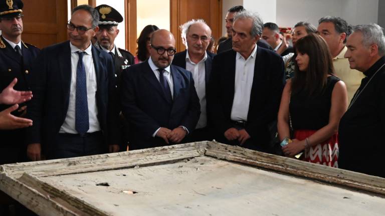Alluvione. Il ministro Sangiuliano: Il patrimonio librario-archivistico della città di Forlì è una nostra priorità Alluvione. Il ministro Sangiuliano: Il patrimonio librario-archivistico della città di Forlì è una nostra priorità