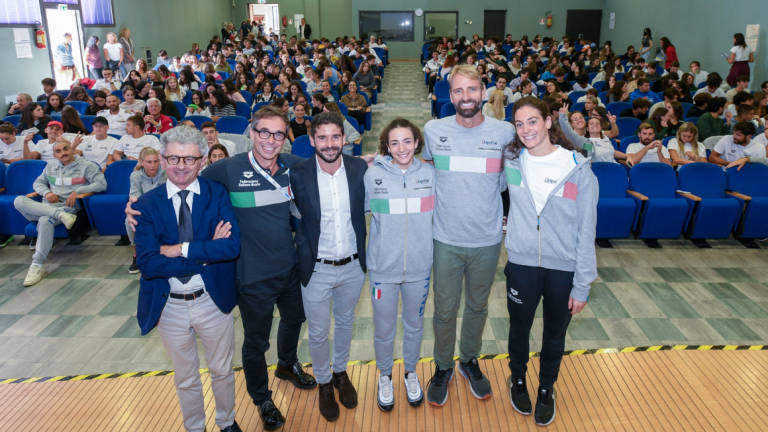 Nuoto, incontro tra Massimiliano Rosolino e gli studenti del Liceo Volta-Fellini di Riccione Nuoto, incontro tra Massimiliano Rosolino e gli studenti del Liceo Volta-Fellini di Riccione