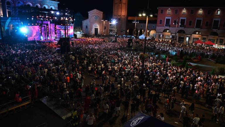 Il concerto di Radio Bruno in piazza Saffi Il concerto di Radio Bruno in piazza Saffi