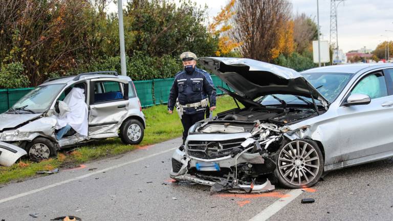 Schianto: muore un uomo di 82 anni Schianto: muore un uomo di 82 anni