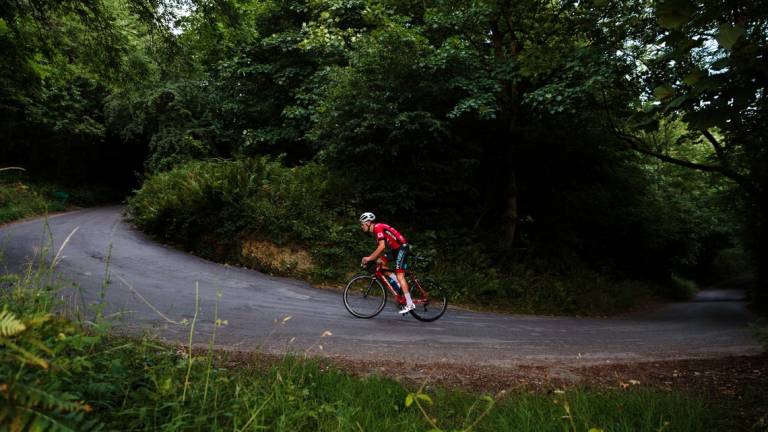 Ciclismo, l'aria sarà pure frizzante, ma ci si scalda in salita verso il Valico della Collina Ciclismo, l'aria sarà pure frizzante, ma ci si scalda in salita verso il Valico della Collina