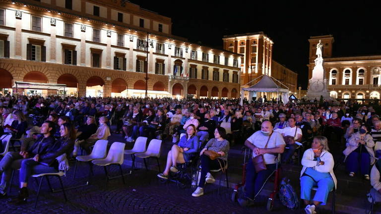Forlì, piazza Saffi gremita per Orietta Berti e Francesco Baccini FOTO Forlì, piazza Saffi gremita per Orietta Berti e Francesco Baccini FOTO