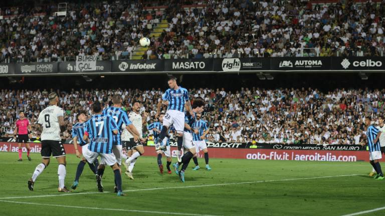 Calcio C, il Lecco ha eliminato il Cesena e ora rischia di non giocare in B perché è senza stadio Calcio C, il Lecco ha eliminato il Cesena e ora rischia di non giocare in B perché è senza stadio