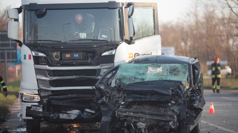 Ravenna, incidente tir-auto sull'Adriatica. Muore 71enne pizzaiolo di Cesenatico Ravenna, incidente tir-auto sull'Adriatica. Muore 71enne pizzaiolo di Cesenatico