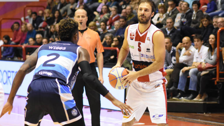 Basket, Unieuro avanti tutta anche a Ferrara (75-82) Basket, Unieuro avanti tutta anche a Ferrara (75-82)