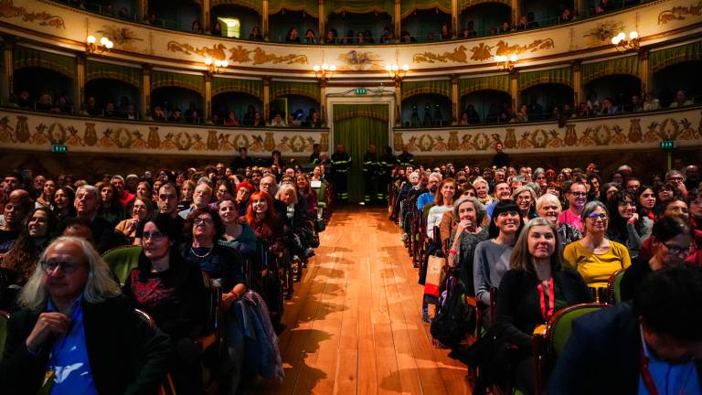 Il teatro Bonci gremito per il festival Agorà Il teatro Bonci gremito per il festival Agorà