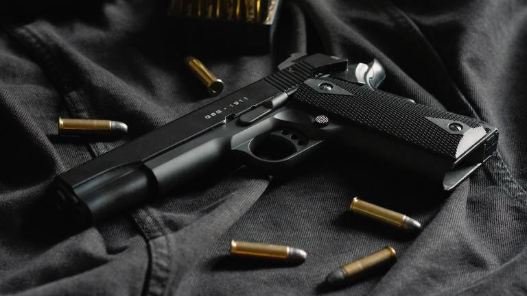 Allarme a Imola: altra auto rubata con la pistola puntata in faccia, caccia al rapinatore seriale Allarme a Imola: altra auto rubata con la pistola puntata in faccia, caccia al rapinatore seriale