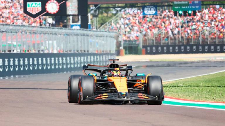 Formula 1, un sabato di qualifiche mozzafiato fra incidenti e colpi di scena, fuori tutti i beniamini di casa pole position di Piastri in McLaren Formula 1, un sabato di qualifiche mozzafiato fra incidenti e colpi di scena, fuori tutti i beniamini di casa pole position di Piastri in McLaren