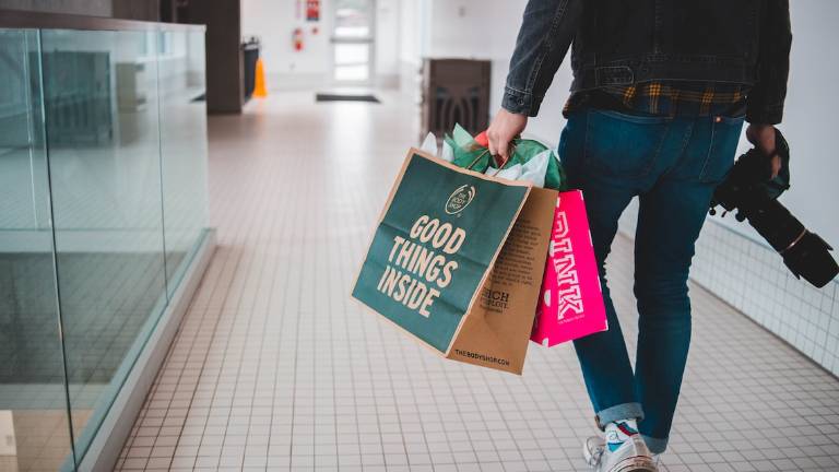 Rimini, sorpresi a rubare al centro commerciale con una borsa schermata: tre arresti Rimini, sorpresi a rubare al centro commerciale con una borsa schermata: tre arresti