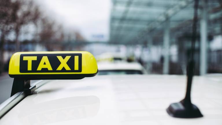Noi taxisti riminesi, nella morsa di un traffico paralizzato Noi taxisti riminesi, nella morsa di un traffico paralizzato