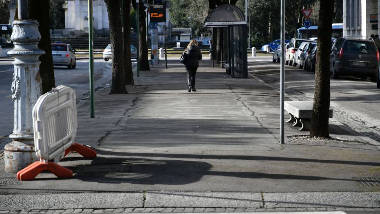 Forlì, asfaltatura da piazzale della Vittoria alla stazione ferroviaria Forlì, asfaltatura da piazzale della Vittoria alla stazione ferroviaria