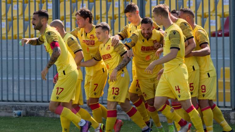Calcio D, il Ravenna vince e blinda il secondo posto (2-0) Calcio D, il Ravenna vince e blinda il secondo posto (2-0)