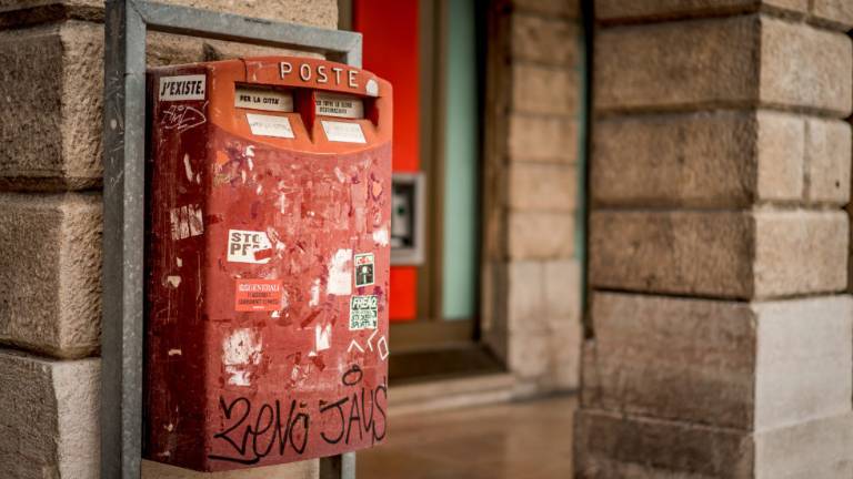 Trovato vicino all’ufficio postale con un coltellaccio Trovato vicino all’ufficio postale con un coltellaccio