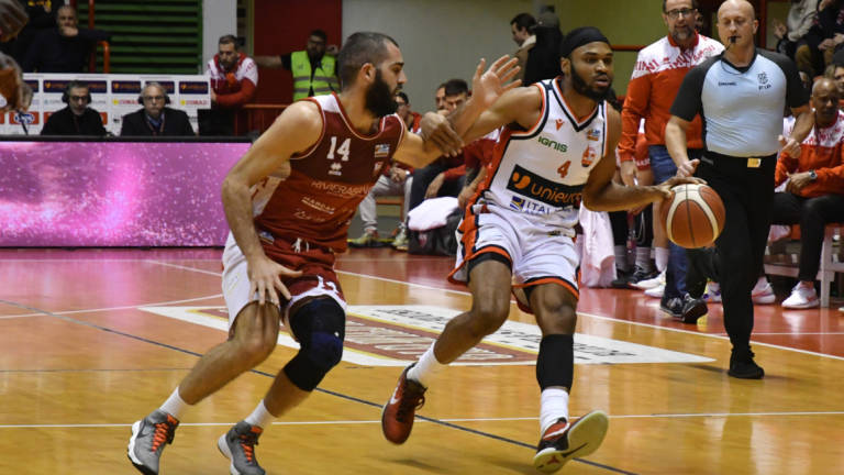 Basket A2, Sanford: I tifosi dell'Unieuro ci daranno una mano Basket A2, Sanford: I tifosi dell'Unieuro ci daranno una mano