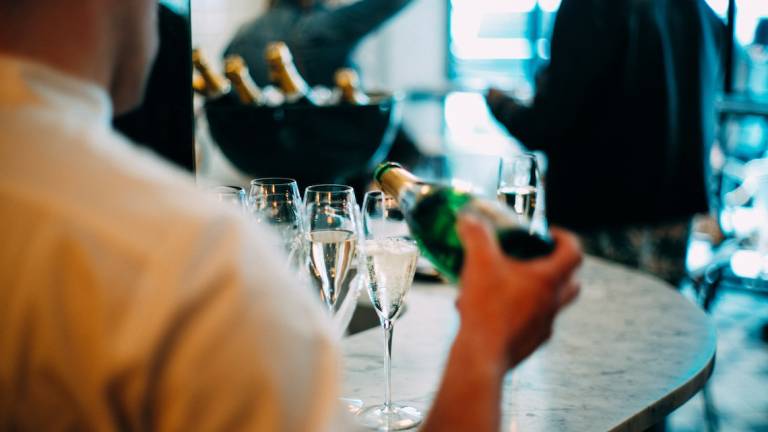 Cervia, nell'hotel a 4 stelle con un contratto part-time, ma lavoravano 10 ore al giorno: interviene la Finanza Cervia, nell'hotel a 4 stelle con un contratto part-time, ma lavoravano 10 ore al giorno: interviene la Finanza