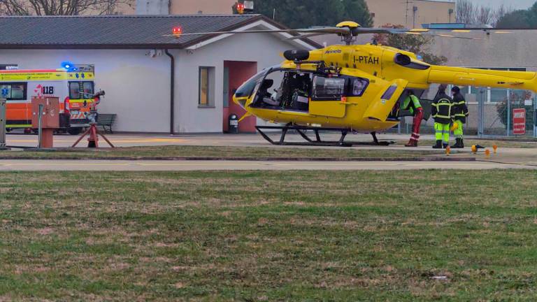 Ravenna, incidente: travolta da un’auto mentre va in bici a scuola, la ragazzina di 12 anni non è in pericolo di vita - Gallery Ravenna, incidente: travolta da un’auto mentre va in bici a scuola, la ragazzina di 12 anni non è in pericolo di vita - Gallery