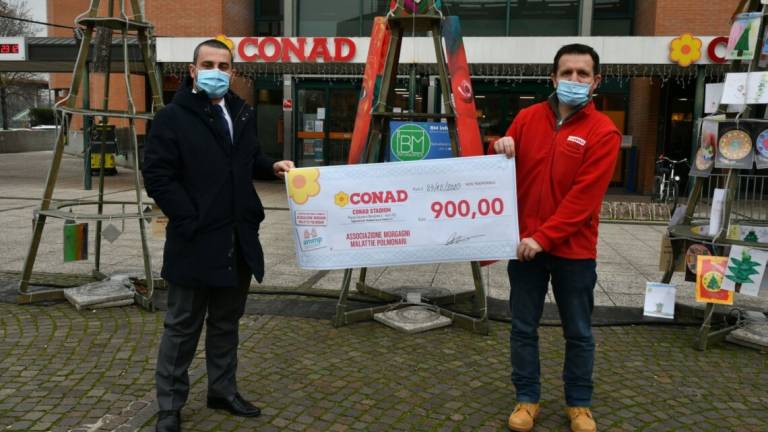 Forlì, Conad Stadium dona 900 euro per le malattie polmonari Forlì, Conad Stadium dona 900 euro per le malattie polmonari