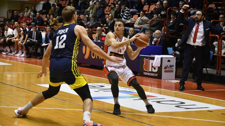 Basket Coppa Italia A2, l'Unieuro cede 73-75 alla Reale Mutua Torino in un finale tesissimo (Video) Basket Coppa Italia A2, l'Unieuro cede 73-75 alla Reale Mutua Torino in un finale tesissimo (Video)