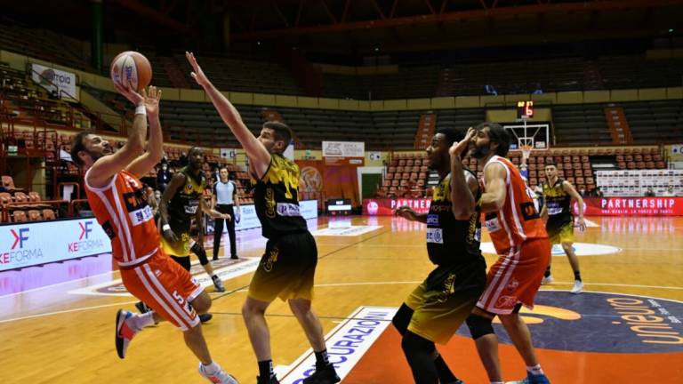 Basket A2, Unieuro Forlì-San Severo 83-72 (rivivi il live) Basket A2, Unieuro Forlì-San Severo 83-72 (rivivi il live)