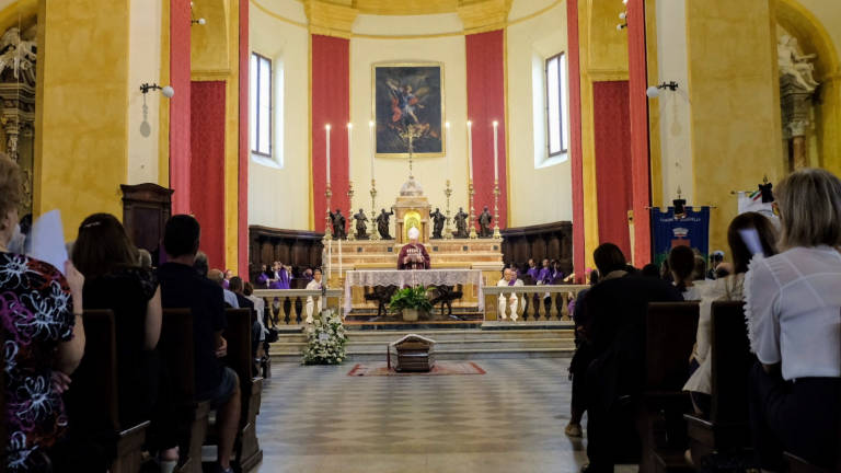 Brisighella, una folla commossa per l'addio al cardinale Silvestrini Brisighella, una folla commossa per l'addio al cardinale Silvestrini