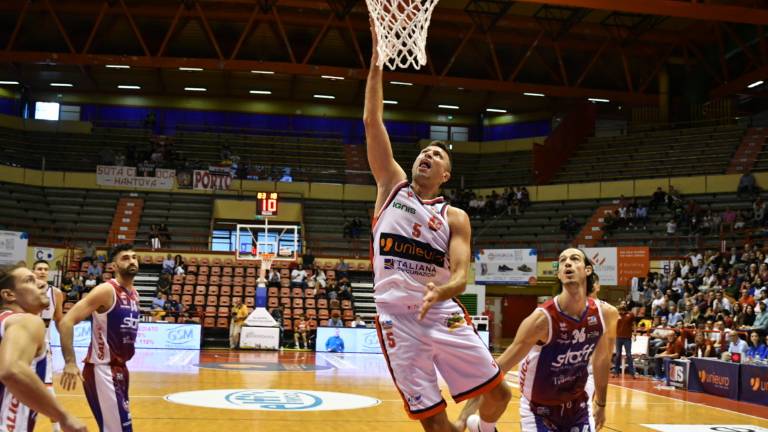 Basket A2, Festeggiano Forlì e Rimini, nulla da fare per Ravenna Basket A2, Festeggiano Forlì e Rimini, nulla da fare per Ravenna