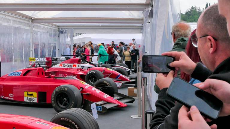 Imola, la Formula 1 è arrivata inaugurata la nuova Fanzone, paddock in piena attività e chiavi della città a Domenicali GALLERY Imola, la Formula 1 è arrivata inaugurata la nuova Fanzone, paddock in piena attività e chiavi della città a Domenicali GALLERY