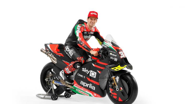 MotoGp, l'Aprilia scopre i veli con testa e cuore a Fausto Gresini MotoGp, l'Aprilia scopre i veli con testa e cuore a Fausto Gresini