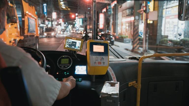 Forlì, chiude il supermercato di Villafranca, un bus navetta della Conad porta a fare la spesa Forlì, chiude il supermercato di Villafranca, un bus navetta della Conad porta a fare la spesa