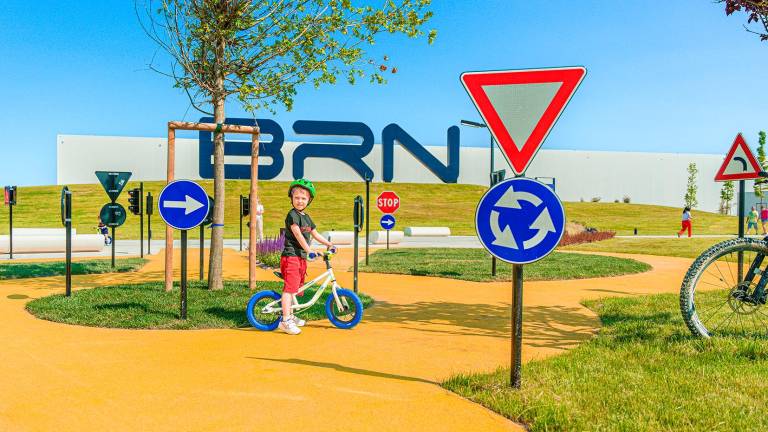 Forlimpopoli e il maxi-polo di Amadori: “Quali odori per i bambini in bicicletta?”. La protesta del Brn Village Forlimpopoli e il maxi-polo di Amadori: “Quali odori per i bambini in bicicletta?”. La protesta del Brn Village